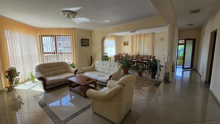 De Vanzare Casa Paulestiului 9 ari teren - 2