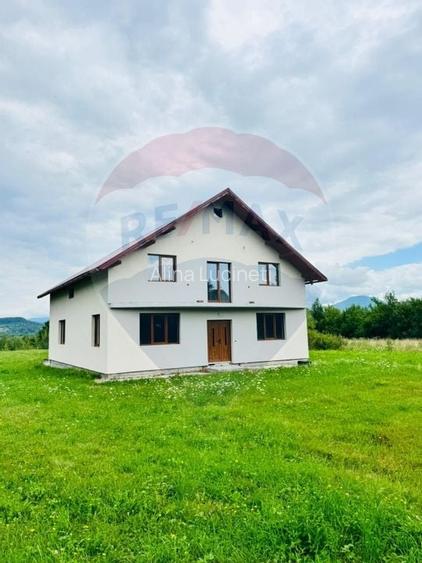 Casa / Vila cu 8 camere de vanzare