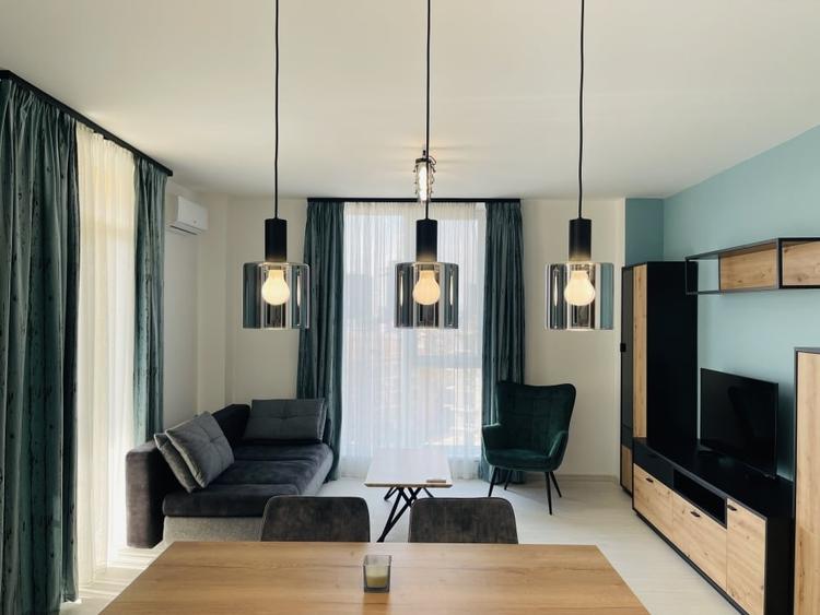 Apartament cu 2 camere semidecomandat, mobilat în Take Ionescu