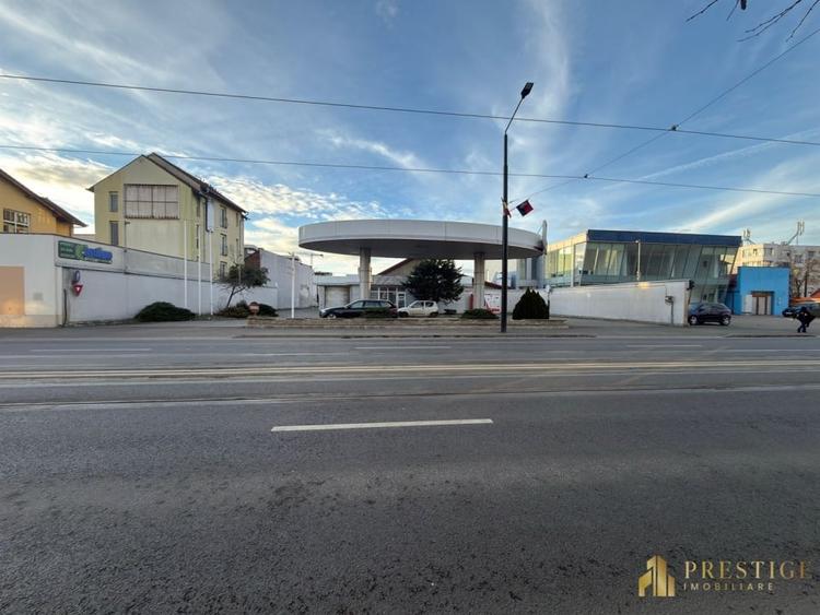 Proprietate comerciala cu posibilitate de construire pe Bd. Decebal - 7