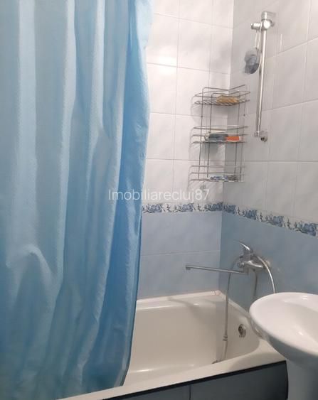 Inchiriez un apartament cu 1 camera in zona Semi-Centrala