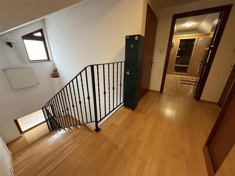 Proprietate deosebita de vanzare in centrul Bacaului- eleganta, istorie si inves - 22