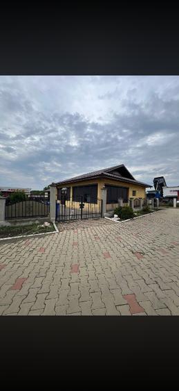 Casa spațioasă + bar separat 230mp - 2