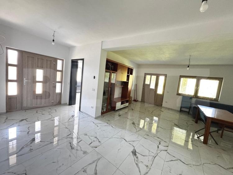 Casa individuala, de vanzare, cu 4 camere,  250 mp utili, zona Micesti - 1