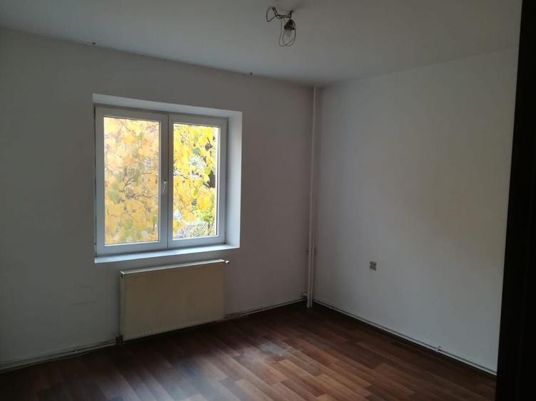 De vanzare Apartament 3 camere Bobocica Vitan - 4