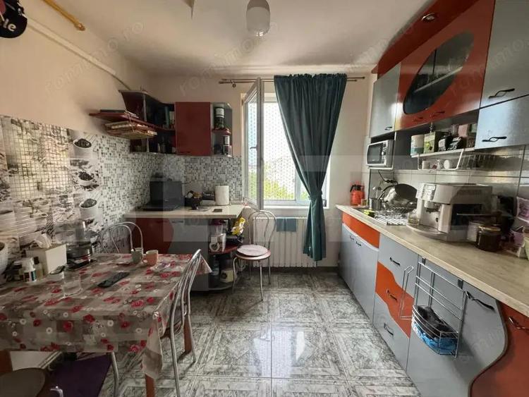 Apartament de vanzare, cu 3 camere decomandat, 61 mp, zona Progresul - 11