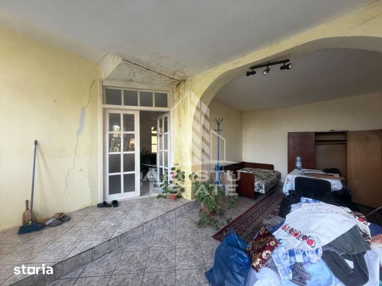 Casa batraneasca cu teren de 3022 mp, in Carani - 6