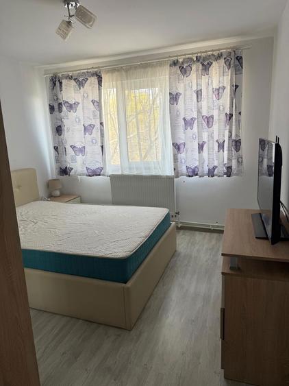 Inchiriez apartament central,mobilat si utilat - 2