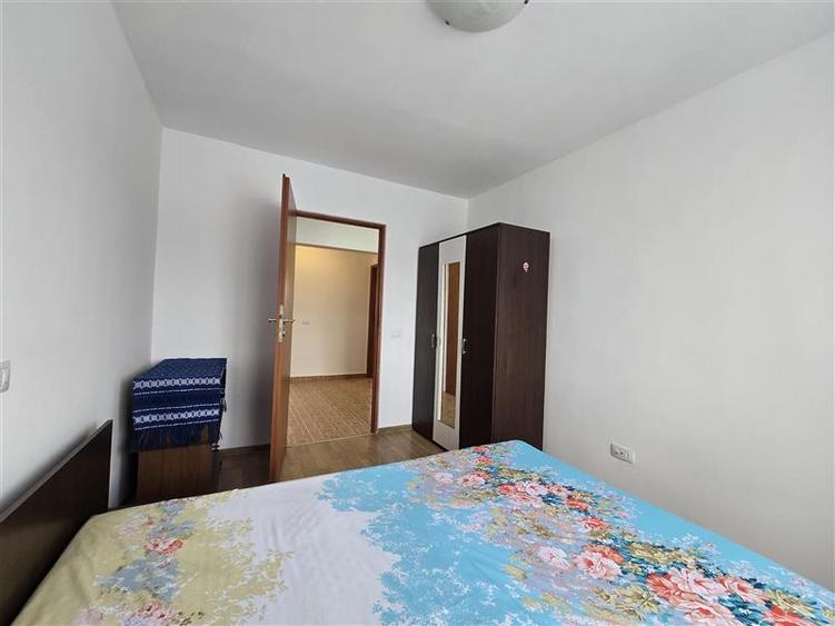 Apartament cu 3 camere decomandat, mobilat în Republicii