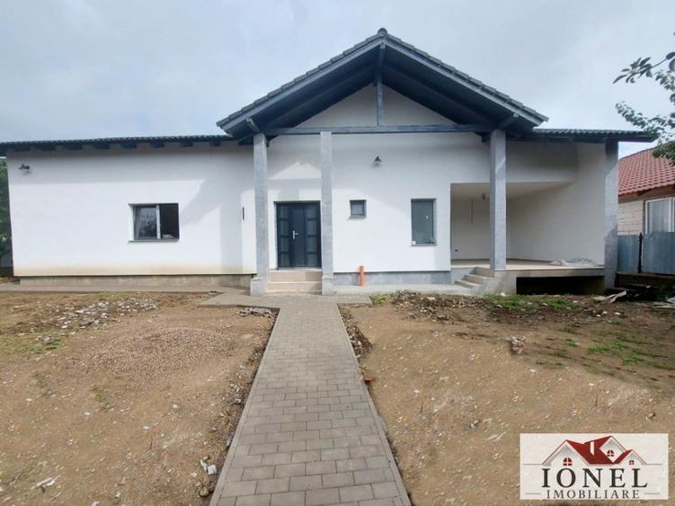 Casă individuală cu 4 camere cu Teren 450 Mp în Meteș