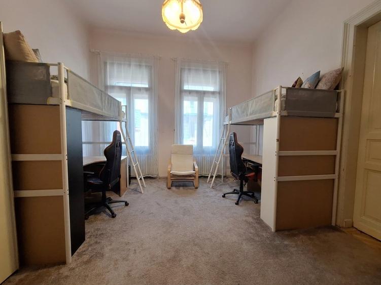 Apartament cu 4 camere circular, mobilat în P-ța Maria