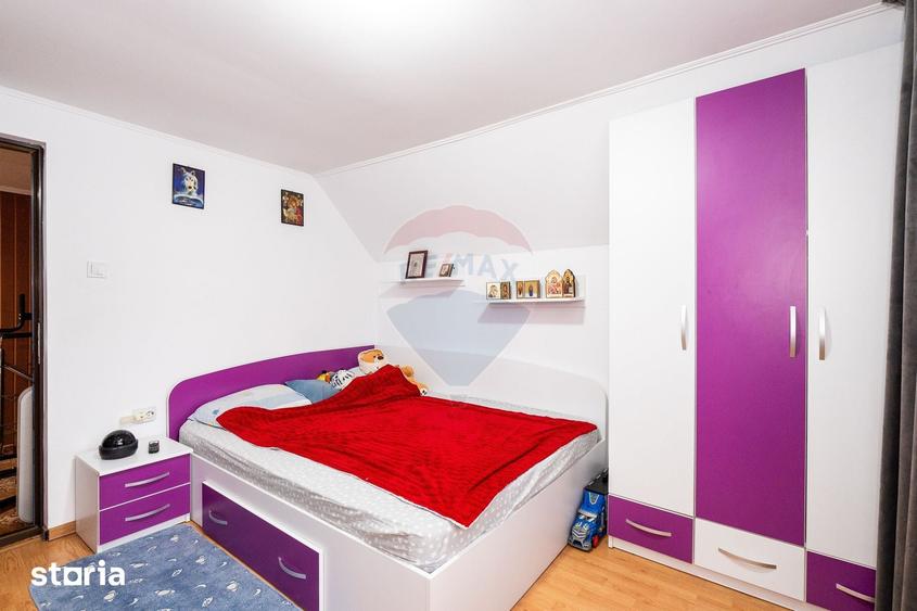 Casă cu 5 camere cu Teren 1600 Mp în Țițești