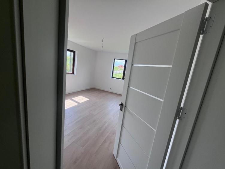 Casă individuală cu 5 camere cu Garaj în Central