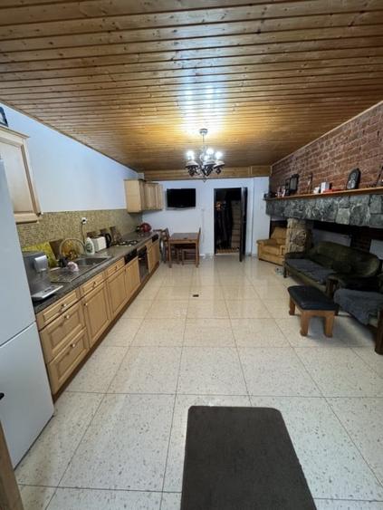 Duplex cu 4 camere cu Canalizare în Democrației