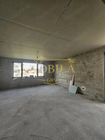 Casă cu Teren 500 Mp în Est
