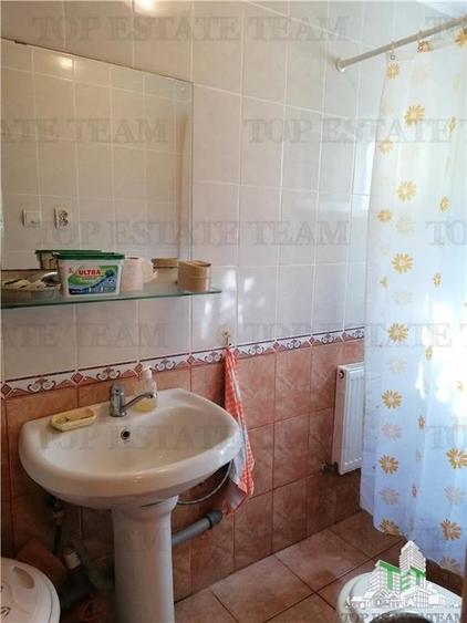 Casă individuală cu 7 camere cu Teren 825 Mp în Berevoești
