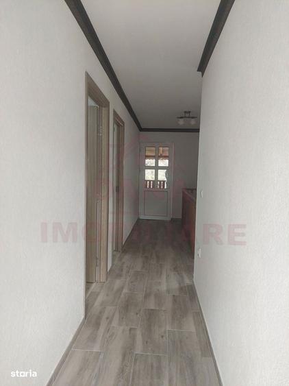 Casă cu 4 camere cu Teren 1100 Mp în Poiana
