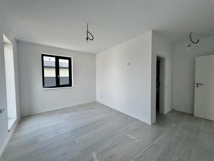 Casă individuală cu 4 camere cu Teren 500 Mp în Sânpetru