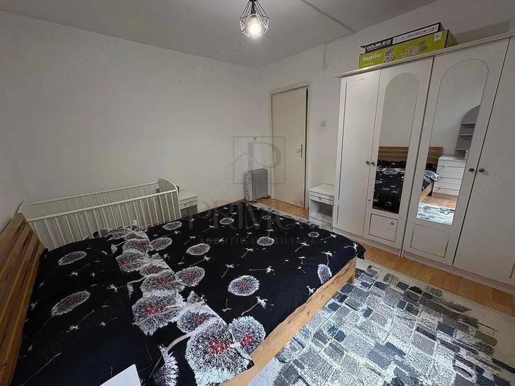 Apartament cu 3 camere semidecomandat în Medicină
