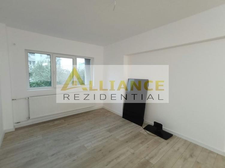 Apartament cu 3 camere decomandat în Sud