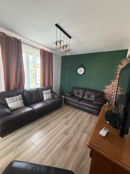 Apartament cu 3 camere decomandat în Sisești