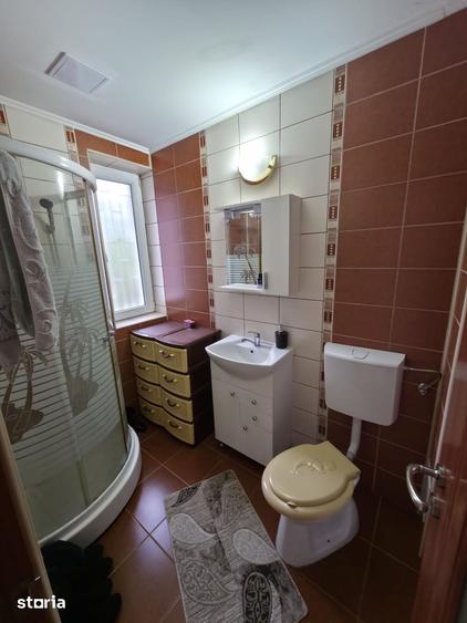 Casă cu 5 camere cu Teren 1000 Mp în Dâmbu Pietros