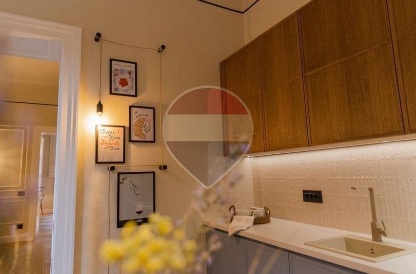 Apartament cu 3 camere decomandat, mobilat în Central