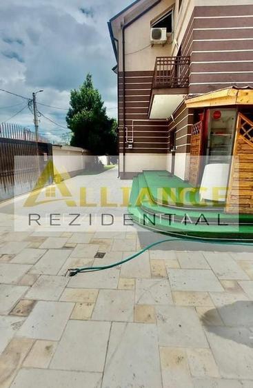Casă cu 5 camere cu Teren 449 Mp în Apărătorii Patriei