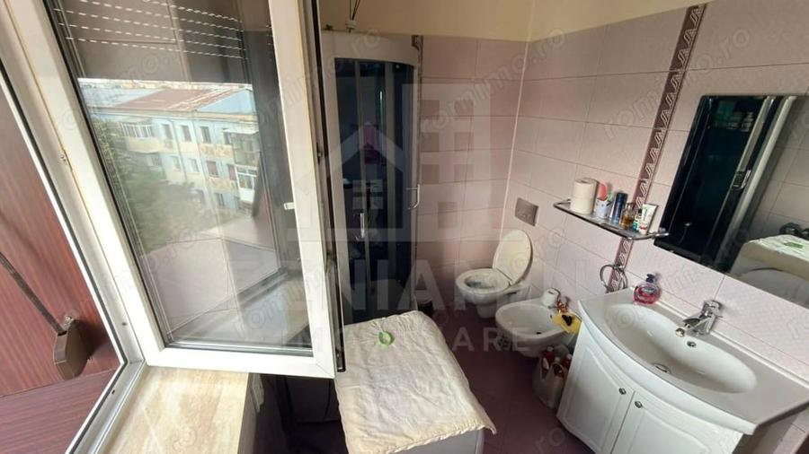 Apartament cu 2 camere semidecomandat în Craiovița Nouă