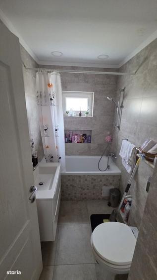 Apartament cu 3 camere în Micro 16