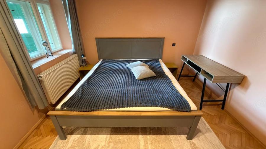 Apartament cu 3 camere semidecomandat în Central