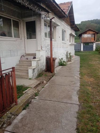 Casă cu 4 camere în Măgureni