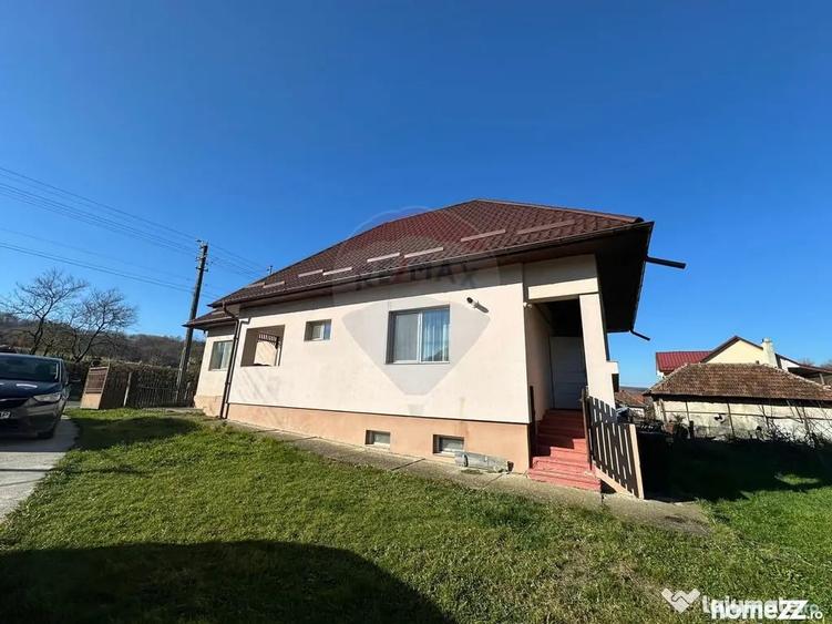 Casă cu 3 camere cu Teren 2500 Mp în Benesat