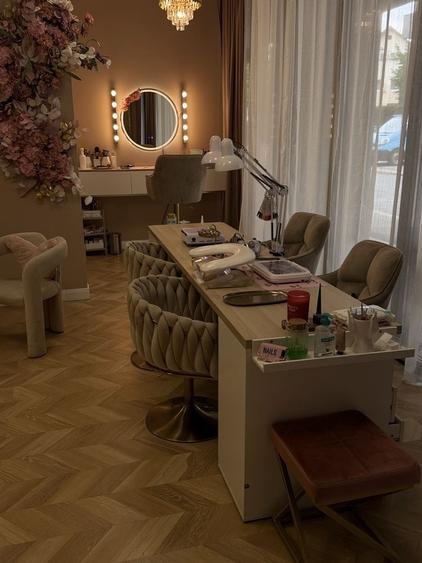 Vand salon de infrumusetare !!! - 2