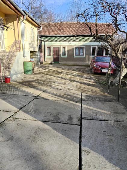 Casa batraneasca de vanzare - 2