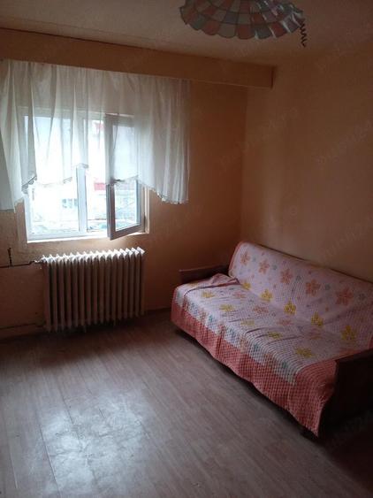 Vand Garsoniera Zona Blascoviici Ciobanului Nr 1 Zugravit izola?ie geam termopan parchet - 2