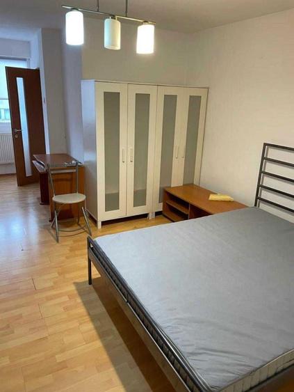 Inchiriez Garsoniera Favorit, Drumul taberei - 1