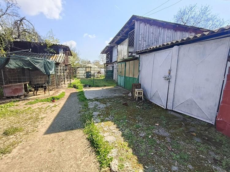Casa de vanzare in Rosiori de Vede Teleorman (doua case/curte de 1500mp) - 1