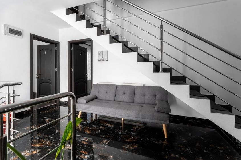 Vila turistica cu 8 camere + casute A-frame, teren 5575 mp Calimanesti, VL - 15