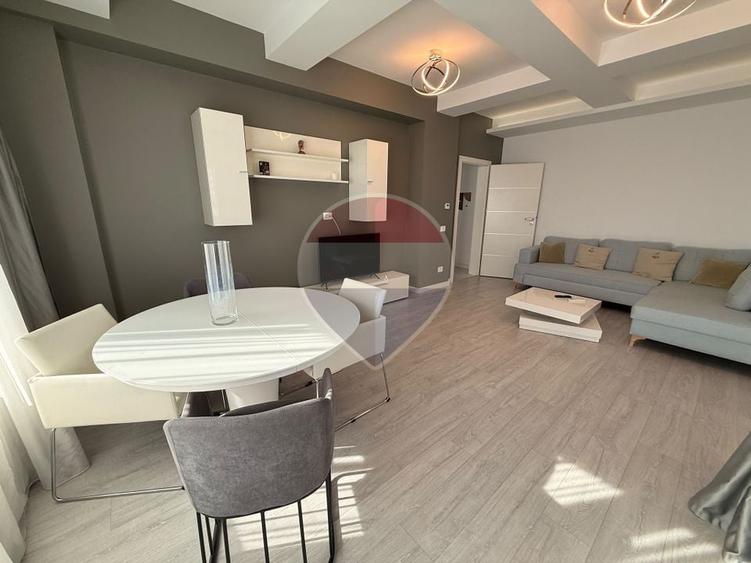 Apartament cu 2 camere decomandat, mobilat în Central