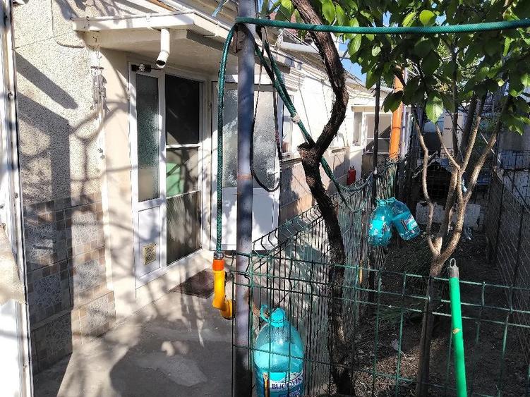 casa utilizabila cu 5 camere, 2 bai, 2 bucatarii la 80000 euro - 1