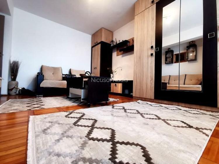 Apartament 3 camere de vânzare