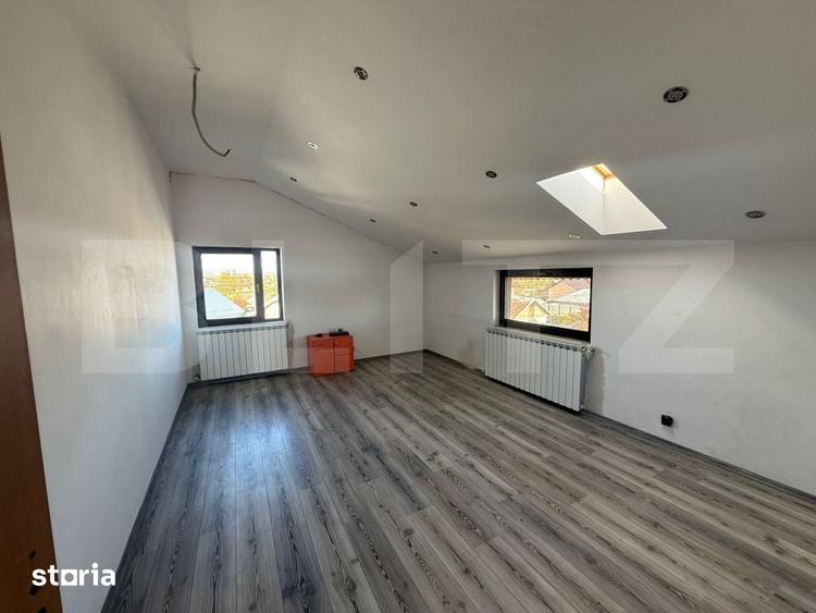 Casă cu 9 camere cu Teren 1000 Mp în Comișani