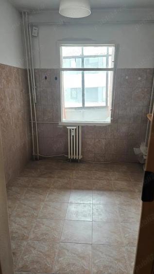 Ap.2 cam.decom,et.3 4,zona DEMOCRATIEI,bl curat si linistit,pret decent,propietar - 5