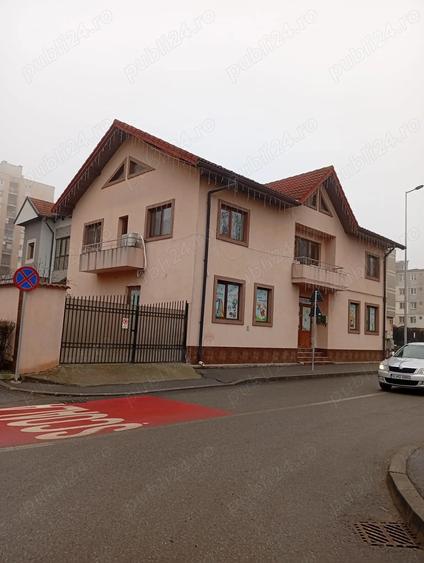 Casa cu 2 intrari zona 9 Mai | Parter comercial + etaj locuin?a | Mansarda - 4