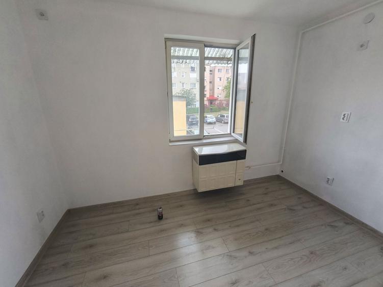 Vand Garsoniera renovata nemobilata Orastie - 3