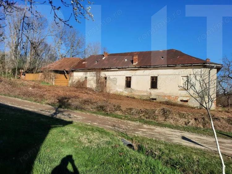 Vand casa ce necesita revonare la Zgribesti nr 100 strada Principala 1 hectar - 6