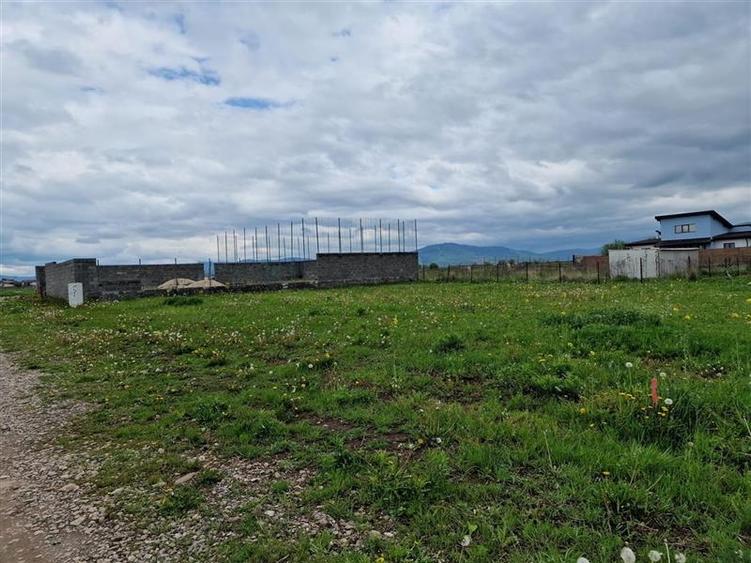 700 mp intravilan, recomandat investitie/ constructie, Sacele -  Izvor, Brasov. - 1