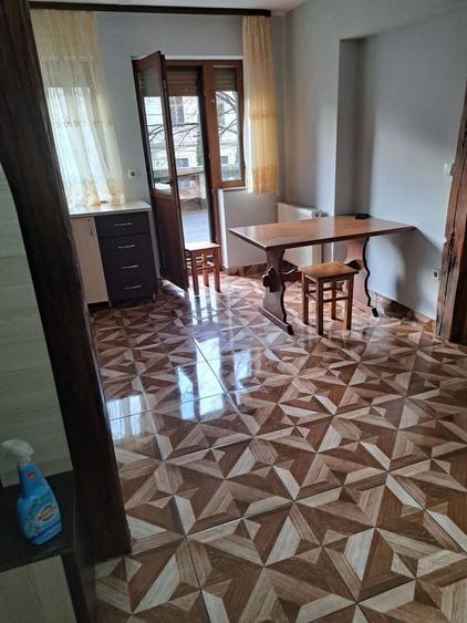Inchiriez apartament zona semicentrala - 5