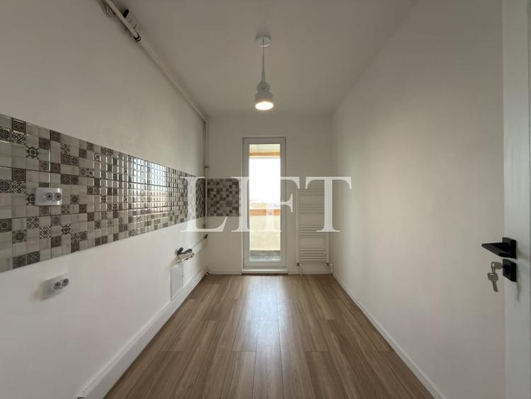 Apartament de 2 camere, decomandat, Zona Florilor - Vlahuta - 1